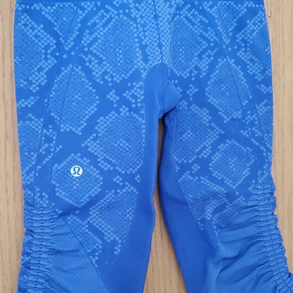 Lululemon crops - Picture 2 of 3